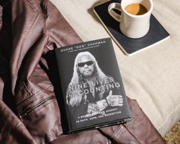 Nine Lives and Counting: A Bounty Hunter's Journey to Faith, Hope, and Redemption - Duane Chapman [KSIĄŻKA]