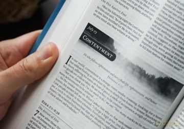 NKJV, Grace for the Moment Daily Bible, Softcover, Comfort Print: Nkjv, Grace for the Moment Daily Bible, Comfort Print - Max Lucado [KSIĄŻKA]