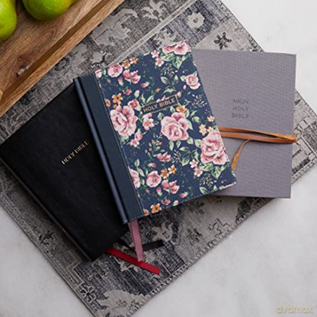 NKJV, Journal the Word Bible, Cloth over Board, Gray, Red Letter, Comfort Print: Reflect, Journal, or Create Art Next to Your Favorite Verses - Thomas Nelson [KSIĄŻKA]