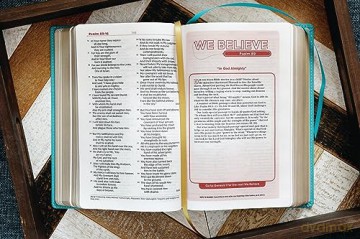 NKJV, Teen Study Bible, Leathersoft, Teal, Comfort Print: NKJV, Teal, Leathersoft, Teen Study Bible, Comfort Print - Zondervan [KSIĄŻKA]