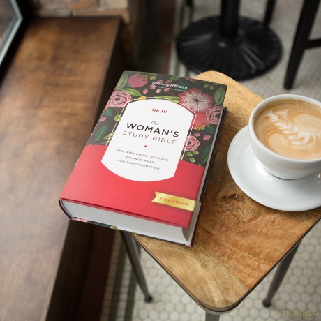 NKJV, The Woman's Study Bible, Hardcover, Red Letter, Full-Color Edition - Thomas Nelson [KSIĄŻKA]
