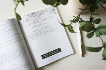 Now and Not Yet Bible Study Guide plus Streaming Video: Discovering Six Ways God Is More Faithful Than You Know - Ruth Chou Simons [KSIĄŻKA]