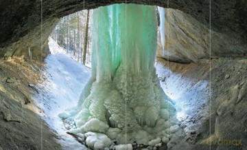 Our Frozen Planet: A Photographic Journey Through the World of Snow and Ice - Michael Hambrey [KSIĄŻKA]