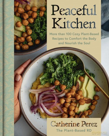 Peaceful Kitchen: More than 100 Cozy Plant-Based Recipes to Comfort the Body and Nourish the Soul - Catherine Perez [KSIĄŻKA]