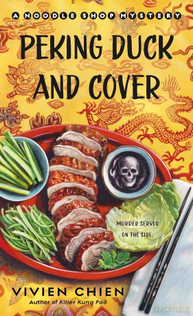 Peking Duck and Cover: 10 (A Noodle Shop Mystery) - Vivien Chien [KSIĄŻKA]
