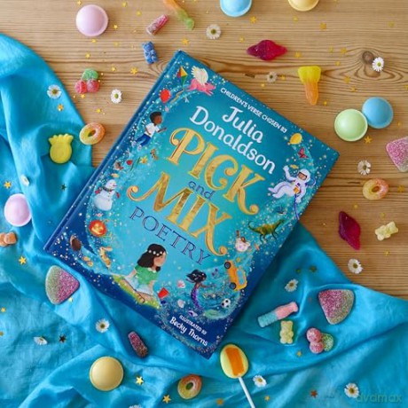 Pick and Mix Poetry: Children's verse chosen by Julia Donaldson: A stunning gift collection, perfect for every bookshelf - Julia Donaldson [KSIĄŻKA]