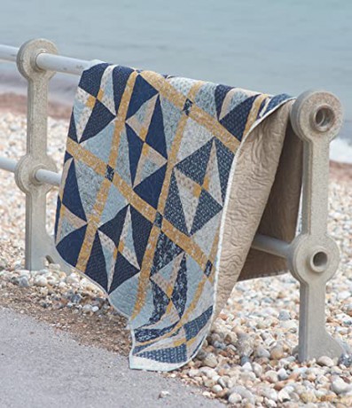Quilts from Quarters: 12 Clever Quilt Patterns to Make from Fat or Long Quarters - Pam Lintott [KSIĄŻKA]