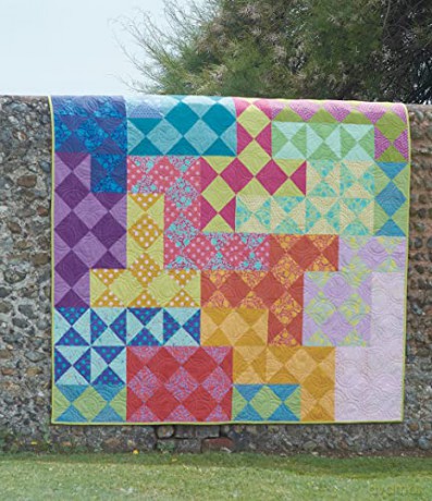 Quilts from Quarters: 12 Clever Quilt Patterns to Make from Fat or Long Quarters - Pam Lintott [KSIĄŻKA]