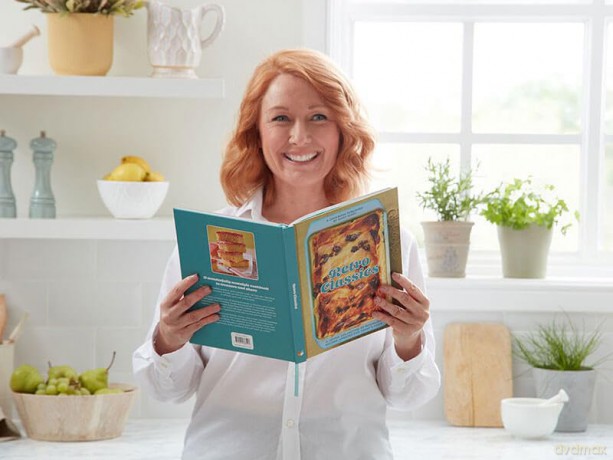 Retro Classics: A joyful collection of nostalgic recipes, updated for today's cook (Dairy Diary) - Emily Davenport [KSIĄŻKA]