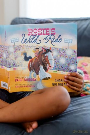 Rosie's Wild Ride: Chasing Big Rodeo Dreams - Paige Murray [KSIĄŻKA]