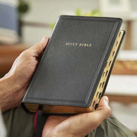 RSV Personal Size Bible with Cross References, Black Genuine Leather, Thumb Indexed, (Sovereign Collection) - Thomas Nelson [KSIĄŻKA]