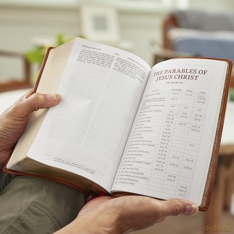 RSV Personal Size Bible with Cross References, Black Leathersoft, (Sovereign Collection) - Thomas Nelson [KSIĄŻKA]