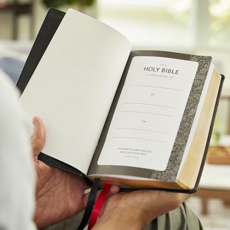 RSV Personal Size Bible with Cross References, Black Leathersoft, (Sovereign Collection) - Thomas Nelson [KSIĄŻKA]