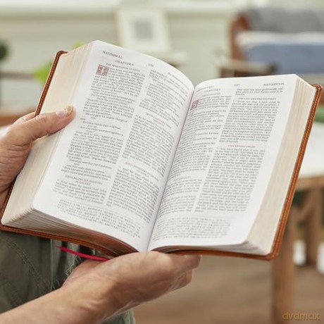 RSV Personal Size Bible with Cross References, Black Leathersoft, (Sovereign Collection) - Thomas Nelson [KSIĄŻKA]
