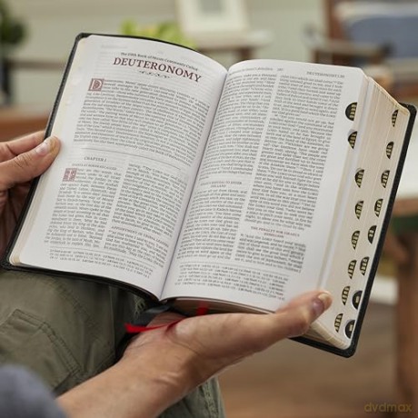 RSV Personal Size Bible with Cross References, Black Leathersoft, Thumb Indexed, (Sovereign Collection) - Thomas Nelson [KSIĄŻKA]