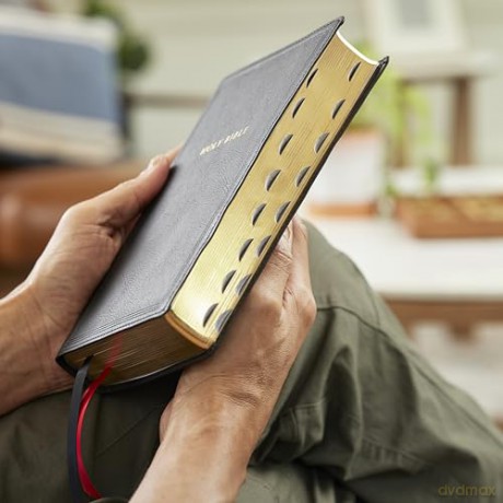 RSV Personal Size Bible with Cross References, Black Leathersoft, Thumb Indexed, (Sovereign Collection) - Thomas Nelson [KSIĄŻKA]