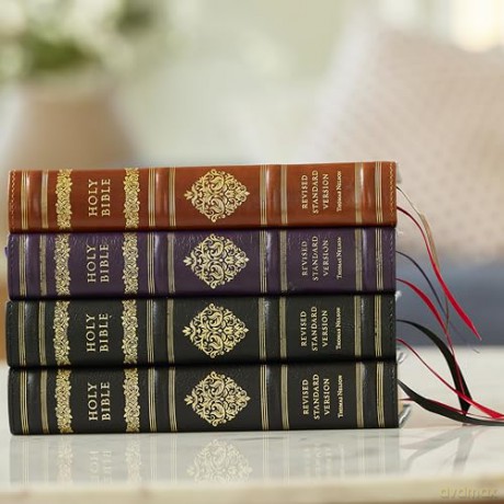 RSV Personal Size Bible with Cross References, Brown Leathersoft, (Sovereign Collection) - Thomas Nelson [KSIĄŻKA]