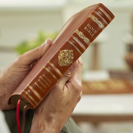 RSV Personal Size Bible with Cross References, Brown Leathersoft, Thumb Indexed, (Sovereign Collection) - Thomas Nelson [KSIĄŻKA]