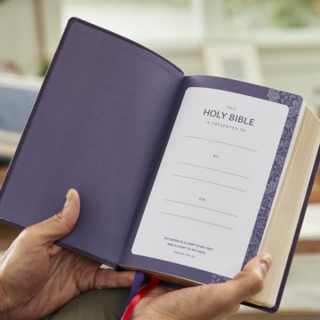 RSV Personal Size Bible with Cross References, Purple Leathersoft, Thumb Indexed, (Sovereign Collection) - Thomas Nelson [KSIĄŻKA]