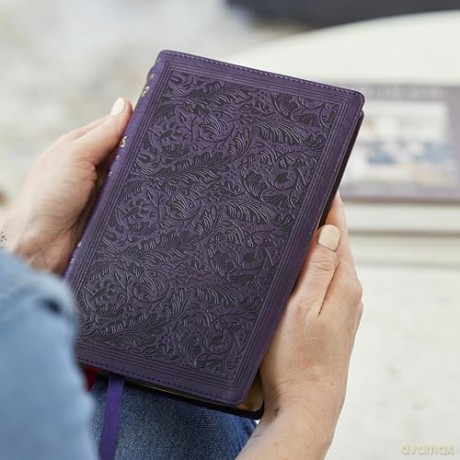 RSV Personal Size Bible with Cross References, Purple Leathersoft, Thumb Indexed, (Sovereign Collection) - Thomas Nelson [KSIĄŻKA]
