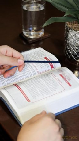RVR60, Biblia de Estudio para Jóvenes, Leathersoft, Azul, Palabras de Jesús en Rojo, Comfort Print: Reina-Valera 1960, azul, Leathersoft, Comfort Print, palabras de Jesús en rojo - Vida [KSIĄŻKA]