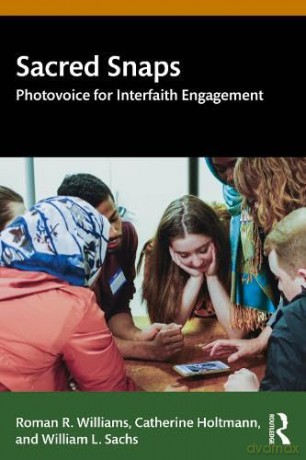 Sacred Snaps: Photovoice for Interfaith Engagement - Roman R. Williams [KSIĄŻKA]