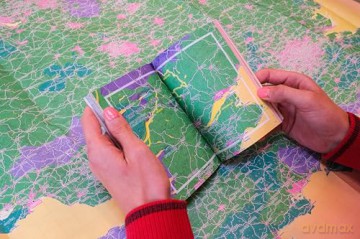 Slow Ways Pocket Atlas: An atlas of walking routes connecting all of Britain's towns, cities and national landscapes. - Slow Ways CIC [KSIĄŻKA]