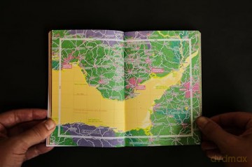 Slow Ways Pocket Atlas: An atlas of walking routes connecting all of Britain's towns, cities and national landscapes. - Slow Ways CIC [KSIĄŻKA]