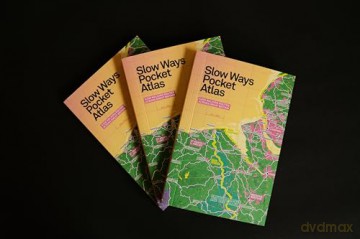 Slow Ways Pocket Atlas: An atlas of walking routes connecting all of Britain's towns, cities and national landscapes. - Slow Ways CIC [KSIĄŻKA]