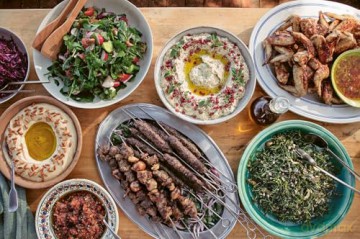 Sofra: Lebanese Recipes to Share - Karima Hazim Chatila [KSIĄŻKA]