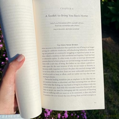 Sovereign Love: A Guide to Healing Relationships by Reclaiming the Masculine and Feminine Within - Dené Logan [KSIĄŻKA]