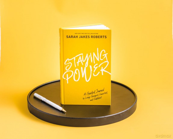 Staying Power: A Guided Journal to Living Changed, Connected, and Confident (A Power Moves Experience) - Sarah Jakes Roberts [KSIĄŻKA]