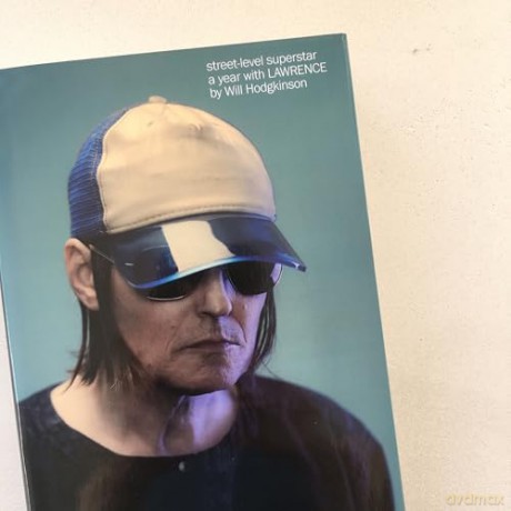 Street-Level Superstar: A Year With Lawrence: 'One of the great Pop biographies' SUNDAY TIMES - Will Hodgkinson [KSIĄŻKA]