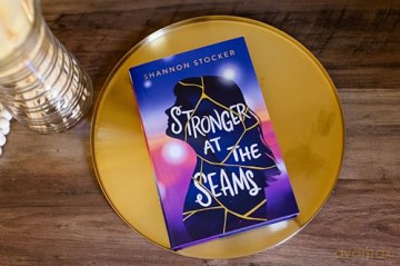 Stronger at the Seams (Blink) - Shannon Stocker [KSIĄŻKA]