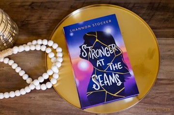 Stronger at the Seams (Blink) - Shannon Stocker [KSIĄŻKA]
