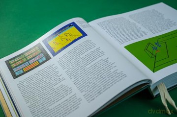 Tale of Two Halves: The History Of Football Video Games | Retro Gaming Book by Bitmap Books - Bitmap Books [KSIĄŻKA]