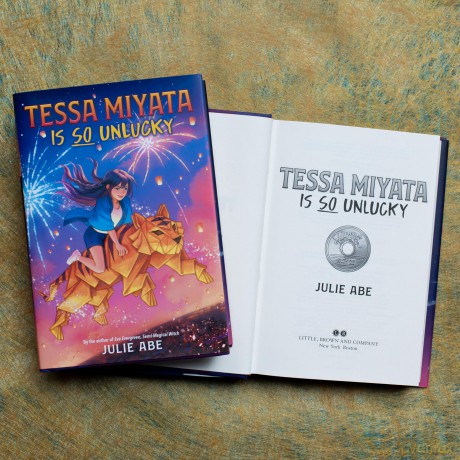 Tessa Miyata Is So Unlucky - Julie Abe [KSIĄŻKA]
