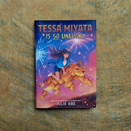 Tessa Miyata Is So Unlucky - Julie Abe [KSIĄŻKA]