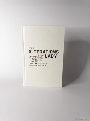 The Alterations Lady: An American, an Afghan Refugee, and the Stories that Define Us - Cindy Miller [KSIĄŻKA]
