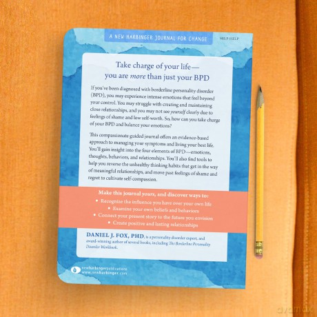 The BPD Guided Journal: Your Space to Release Intense Emotions, Nurture Self-Compassion, and Take Charge of Borderline Personality Disorder (The New Harbinger Journals for Change) - Daniel Fox [KSIĄŻKA]