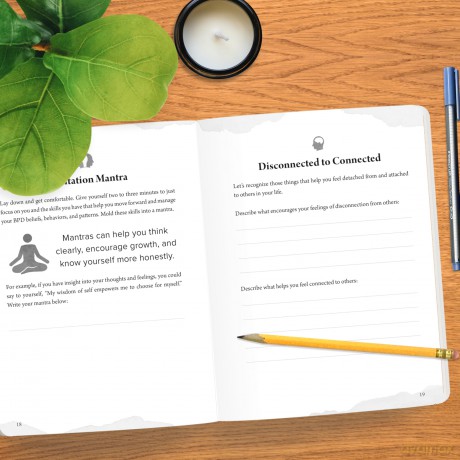 The BPD Guided Journal: Your Space to Release Intense Emotions, Nurture Self-Compassion, and Take Charge of Borderline Personality Disorder (The New Harbinger Journals for Change) - Daniel Fox [KSIĄŻKA]