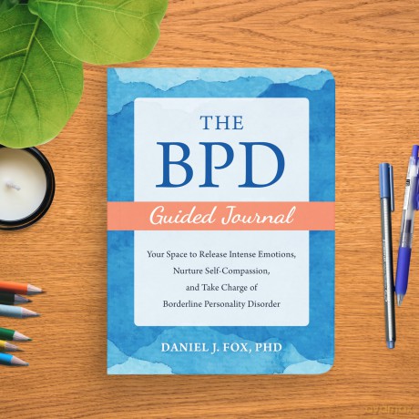 The BPD Guided Journal: Your Space to Release Intense Emotions, Nurture Self-Compassion, and Take Charge of Borderline Personality Disorder (The New Harbinger Journals for Change) - Daniel Fox [KSIĄŻKA]