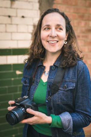 The Café on Manor Lane: A heartwarming feel-good story about community, friendship and chosen family to escape with in summer 2024 - Amelia Kyazze [KSIĄŻKA]