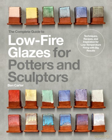The Complete Guide to Low-Fire Glazes for Potters and Sculptors: Techniques, Recipes, and Inspiration for Low-Temperature Firing with Big Results (Mastering Ceramics) - Ben Carter [KSIĄŻKA]