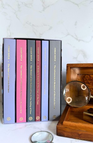 The Complete Illustrated Sherlock Holmes (Wordsworth Box Sets) - Sir Arthur Conan Doyle [KSIĄŻKA]