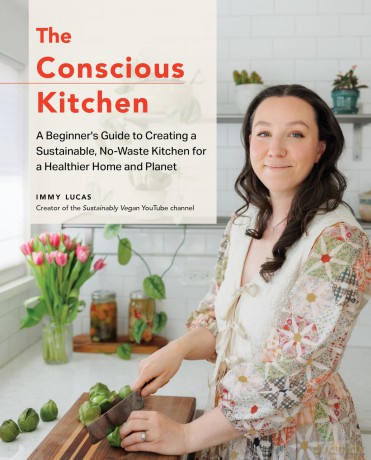 The Conscious Kitchen: A Beginner's Guide to Creating a Sustainable, No-Waste Kitchen for a Healthier Home and Planet - Immy Lucas [KSIĄŻKA]