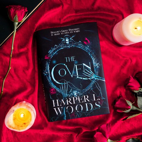 The Coven: The Sunday Times bestselling dark academia romantasy sensation: 1 (Coven of Bones, 1) - Harper L. Woods [KSIĄŻKA]