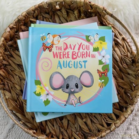 The Day You Were Born In August: A Baby Birth Gift Book - Lucy Tapper [KSIĄŻKA]
