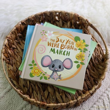 The Day You Were Born In March: A Baby Birth Gift Book - Lucy Tapper [KSIĄŻKA]