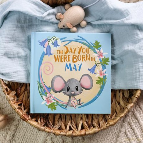The Day You Were Born In May: A Baby Birth Gift Book - Lucy Tapper [KSIĄŻKA]